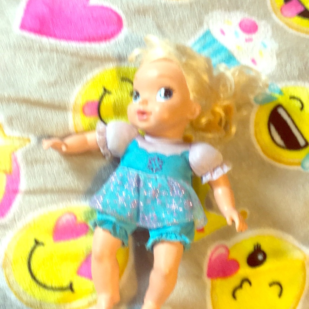 Small doll of queen elsa from the Disney movie